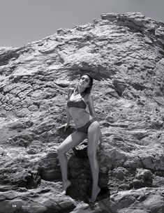 Торчащие соски Джессики Альбы в журнале Maxim фото #5