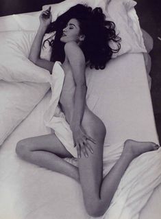 Обнаженная Шарлотта Льюис  в журнале Playboy фото #5