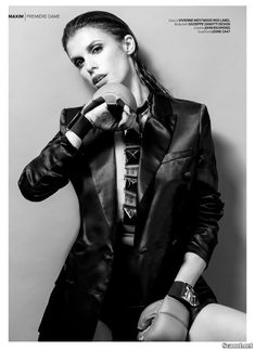 Горячая Элизабетта Каналис в эротической фотосесси для журнала Maxim фото #7