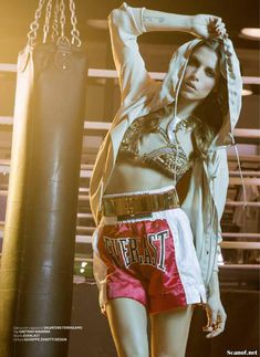 Горячая Элизабетта Каналис в эротической фотосесси для журнала Maxim фото #9