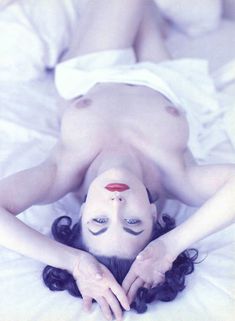 Шерилин Фенн разделась  в журнале Playboy фото #5