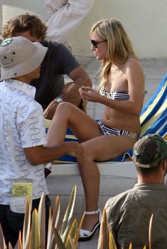 Кристен Белл снимается в бикини для сериала «Герои»