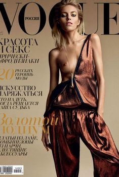 Голая грудь Ани Рубик  в журнале Vogue, Март 2014