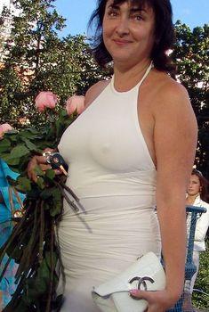 Крупные соски Лолиты Милявской под платьем