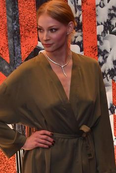 Светлана Ходченкова без лифчика