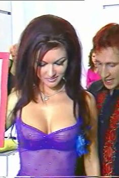 Юлия Такшина засветила грудь