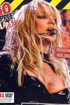 Бритни Спирс засветила сосок на концерте, 2006