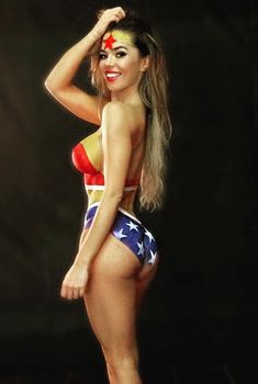 Обнажённая Карина Зверева с ярким бодиартом в Super Heroes Calendar, 2016