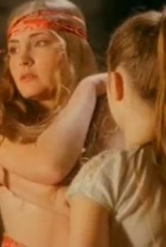 Анна Казючиц засветила грудь в фильме «Дунечка», 2004