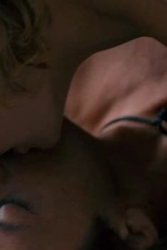 Красивая Алёна Бабенко засветила грудь в фильме «Инди», 2007