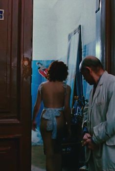 Александра Захарова полностью оголилась в российском сериале «Мастер и Маргарита», 1994