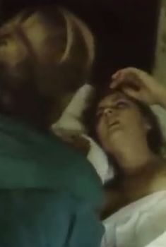 Голая грудь Анны Тихоновой в фильме «Мускал», 1990