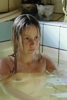 Красотка Ольга Сидорова оголила грудь в фильме «Нежный возраст», 2000