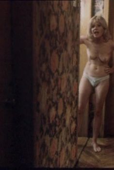 Красотка Александра Захарова оголила грудь в фильме «Падение», 1993