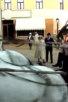 Голая попа Амалии Мордвиновой в фильме «Роковые яйца», 1995