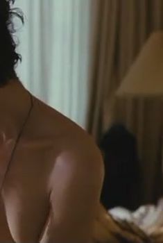 Голая грудь Алины Сергеевой в фильме «Слушая тишину», 2006