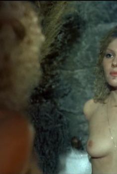 Александра Захарова снялась полностью голой в фильме «Убить дракона», 1988