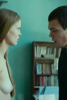Голая грудь Александры Ревенко в фильме «Ученик», 2016