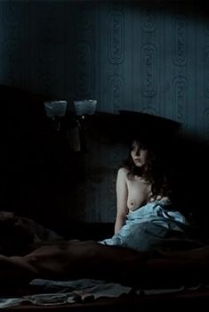 Голая грудь Анжелики Пташук в фильме «Цареубийца», 1991