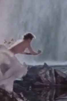 Любовь Орлова снялась голой в фильме «Русский сувенир», 1960