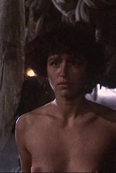 Голая грудь Людмилы Потаповой в фильме «Возвращение «Броненосца»», 1996