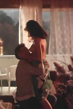 Ольга Кабо оголила сиськи в фильме «Любовь немолодого человека», 1990