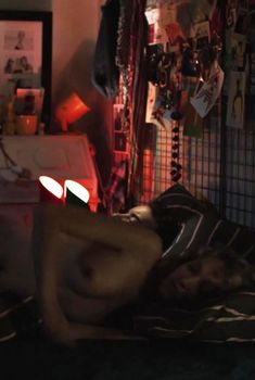 Стефани де Крэенкур засветила грудь в фильме «Мистер Штайн идет в онлайн», 2017