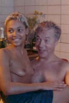 Эвелина Архангельская снялась голой в фильме «Крысиный угол», 1992