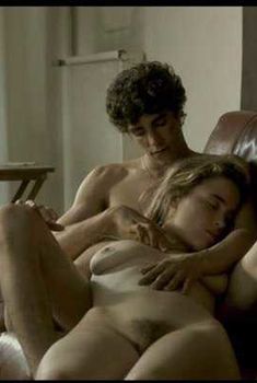 Голая Адель Энель в фильме «После юга», 2011