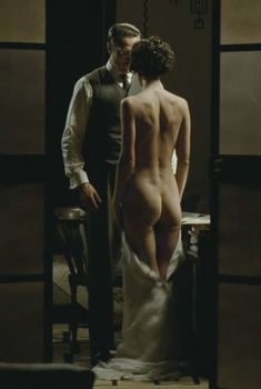 Голая Анна Муглалис в фильме «Коко Шанель и Игорь Стравинский», 2009