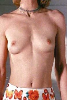 Голая грудь Бет Бродерик в фильме «Имплантаторы», 1997