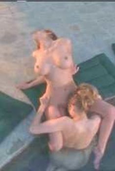 Шикарные голые сиськи Дженни Миллар в фильме «Пробуждение Габриэллы», 1999