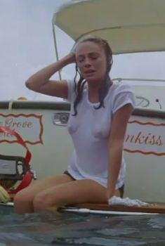 Засвет груди Жаклин Биссет в фильме «Бездна», 1977