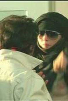 Изабель Аджани показала грудь в фильме «Иштар», 1987