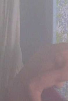 Голая Келли Линч в фильме «Доморощенный», 1998