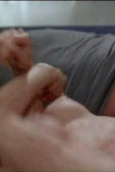 Келли Линч засветила грудь в фильме «Неопознанные», 1996