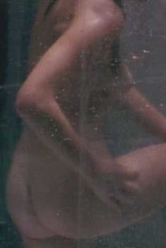 Голая Кэтлин Кинмонт в фильме «Искусство умирать», 1991