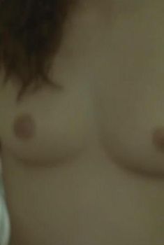 Голая Лили Лабё в фильме «Старлетка», 2012