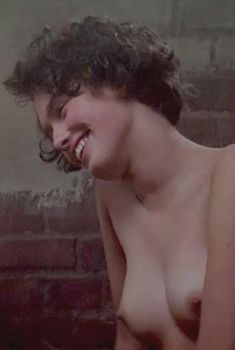 Голая Лина Хиди в фильме «Водная страна», 1992