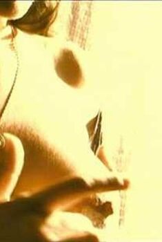 Голая Личиния Лентини в фильме «Меня зовут Танино», 2002