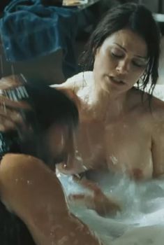 Голая Люси Лорье в фильме «Нитро», 2007