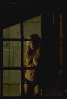 Голая Малин Акерман в фильме «Хуже, чем ложь», 2016