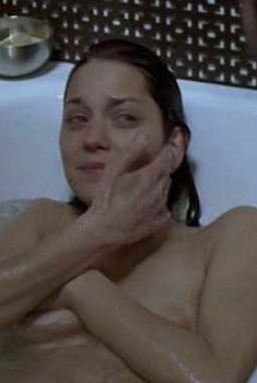 Голая сиська Марион Котийяр в фильме «Ты и я», 2006