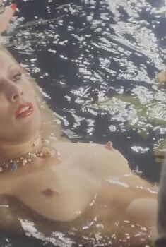 Голая Марта Келлер в фильме «Федора», 1978