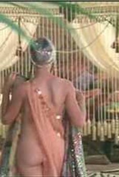 Красотка Мишель Филлипс снялась голой в фильме «Валентино», 1977