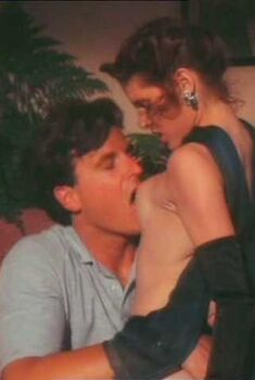 Голая Моник Пэрент в фильме «Влияние тела», 1993
