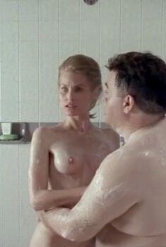 Голая Моник Пэрент в фильме «За решеткой», 1997