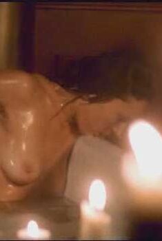 Голая Моника Давидеску в фильме «Влад», 2003