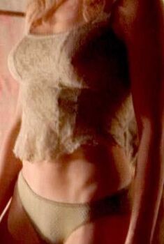 Голая Моника Кавелаарс в сериале «Иеремия», 2002