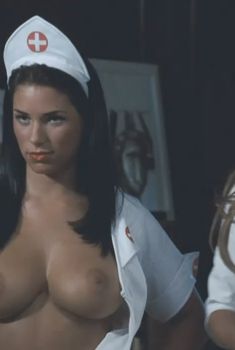 Голая Моника Ли в фильме «Американское лето», 2009